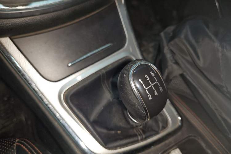 Used Baojun 560 2015 1.8L manual luxury version Gear Lever