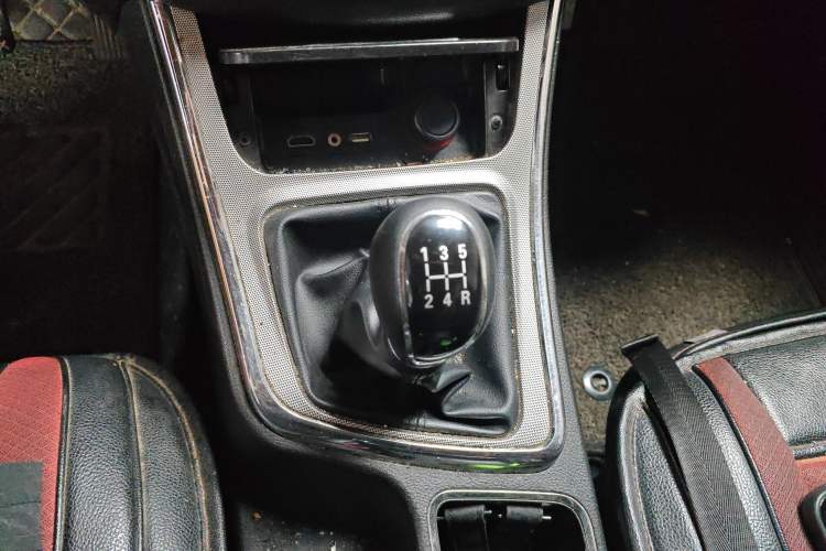 Used Baojun 560 2015 1.8L manual luxury version Gear Lever