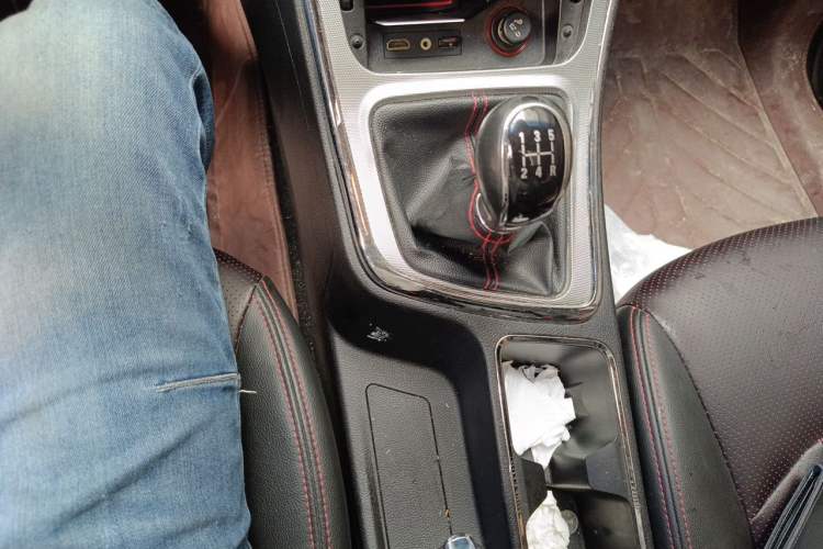 Used Baojun 560 2015 1.8L manual luxury version Gear Lever