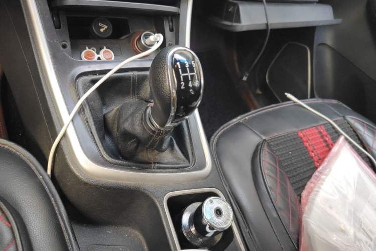 Used Baojun 560 2015 1.8L manual Comfort trim level Gear Lever