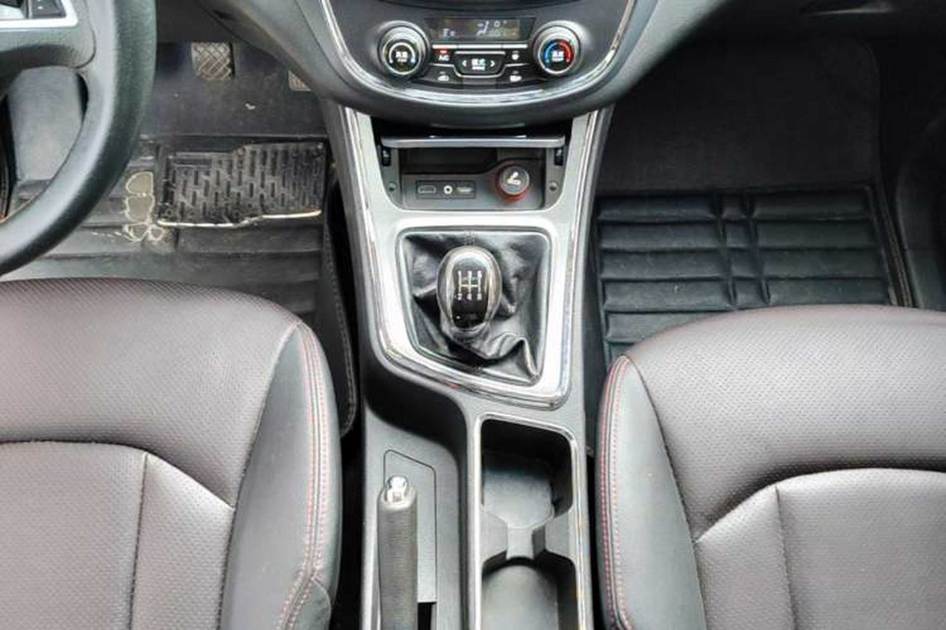 Used Baojun 560 2015 1.8L manual luxury version Gear Lever