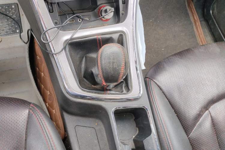 Used Baojun 560 2015 1.8L manual luxury version Gear Lever