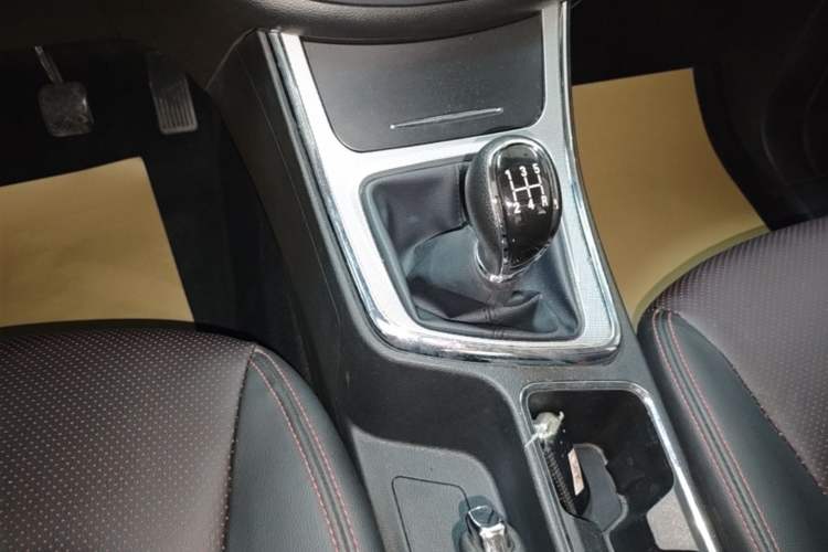 Used Baojun 560 2015 1.8L manual luxury version Gear Lever