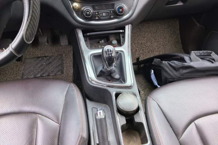 Used Baojun 560 2015 1.8L manual luxury version Gear Lever