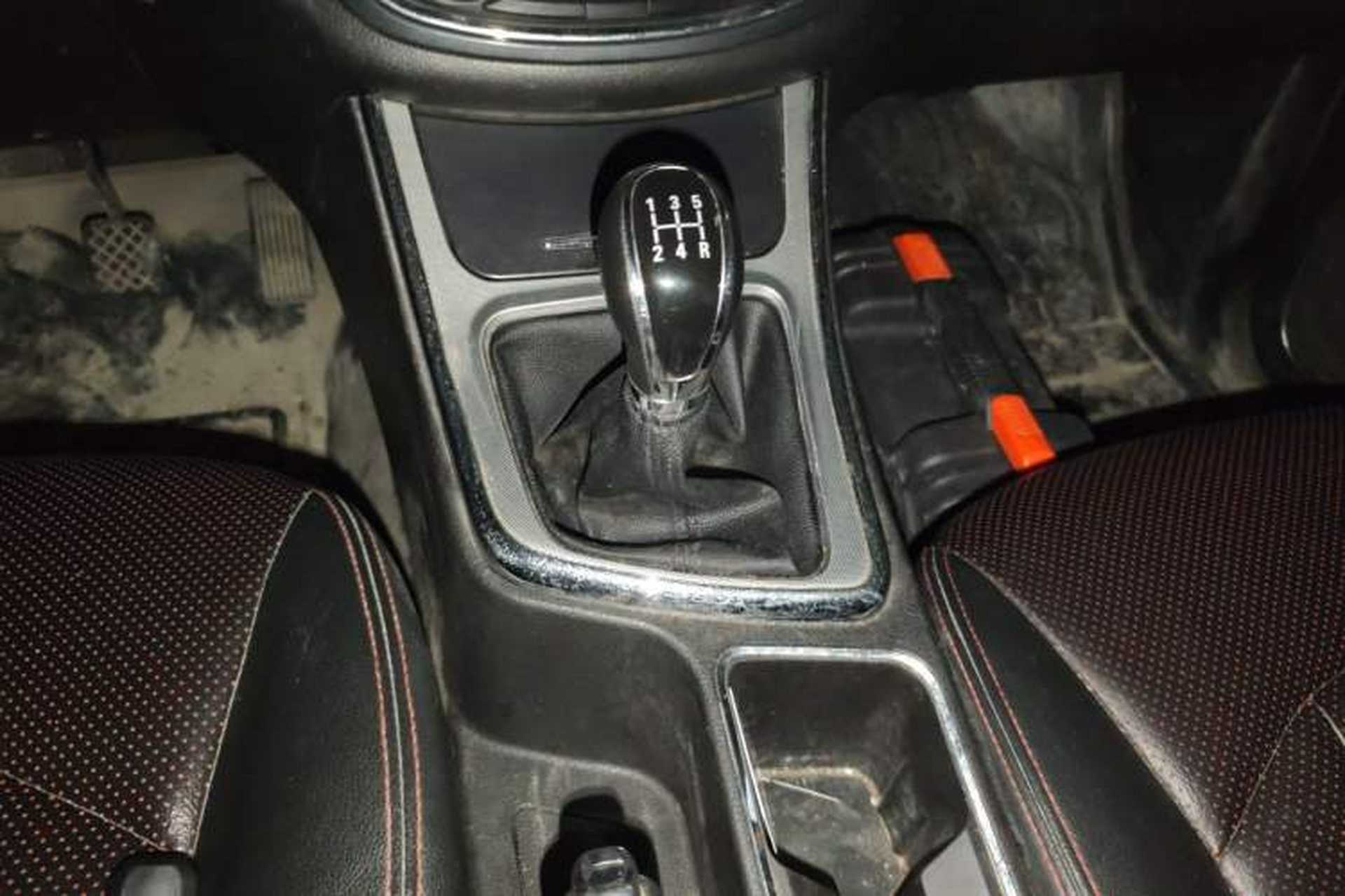 Used Baojun 560 2015 1.8L manual luxury version Gear Lever