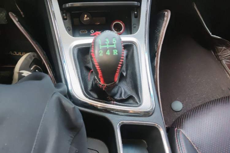 Used Baojun 560 2015 1.8L manual luxury version Gear Lever