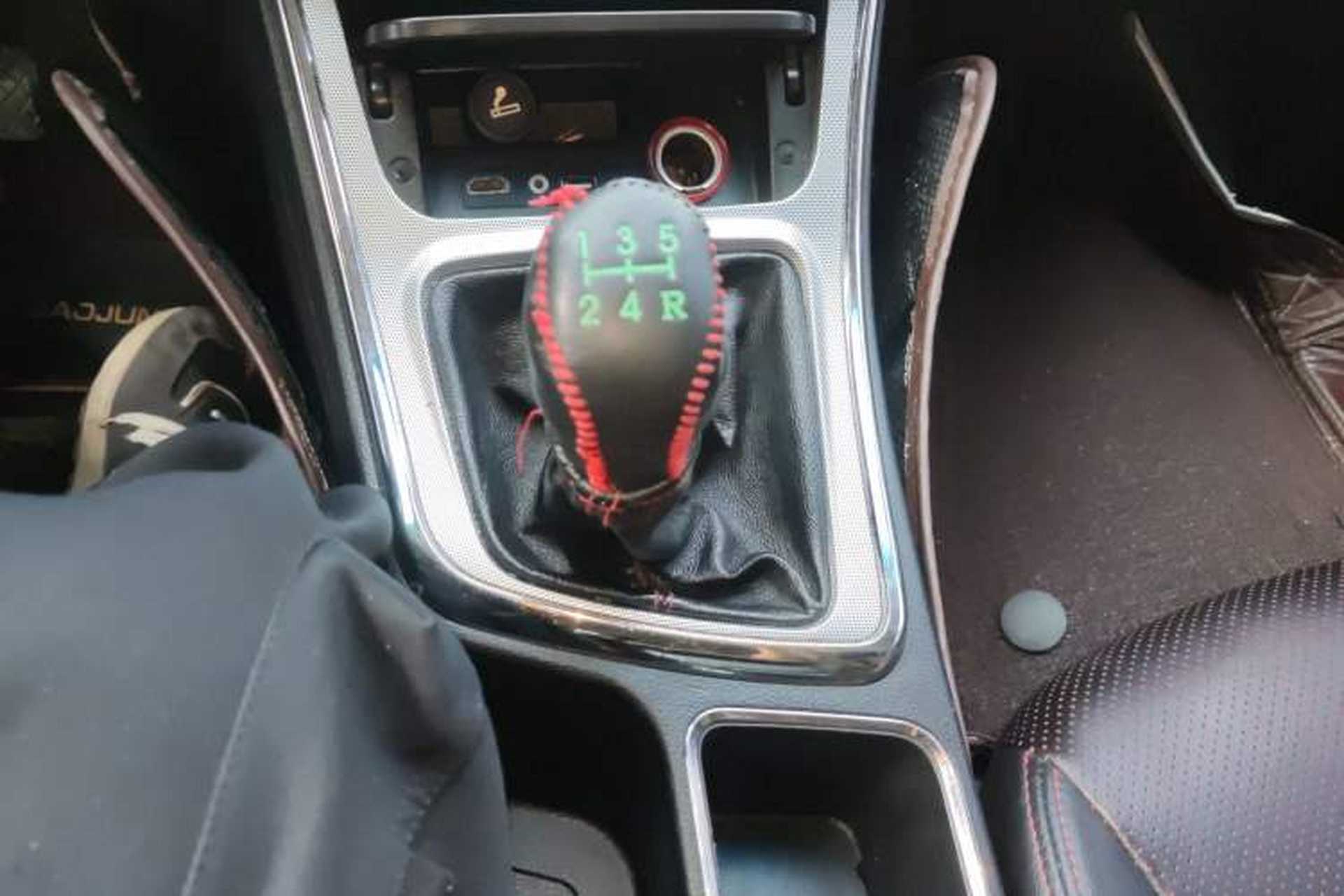 Used Baojun 560 2015 1.8L manual luxury version Gear Lever