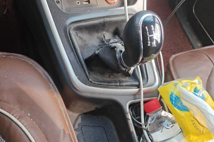 Used Baojun 560 2015 1.8L manual Comfort trim level Gear Lever