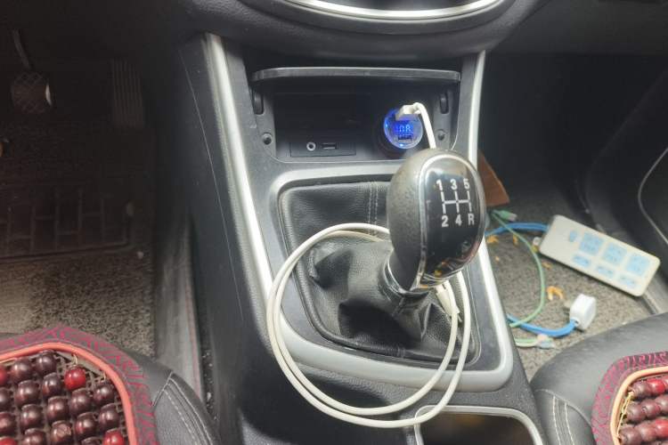 Used Baojun 560 2015 1.8L manual Comfort trim level Gear Lever