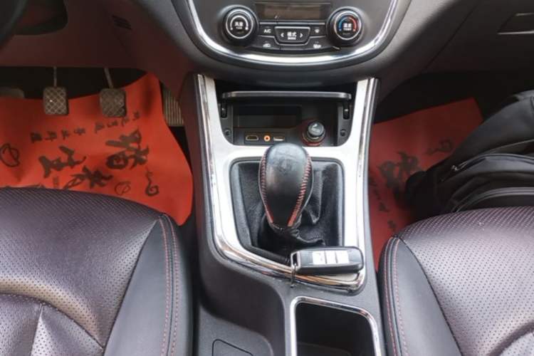 Used Baojun 560 2015 1.8L manual luxury version Gear Lever