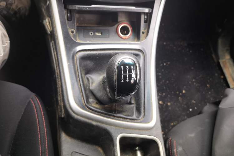Used Baojun 560 2015 1.8L manual Comfort trim level Gear Lever