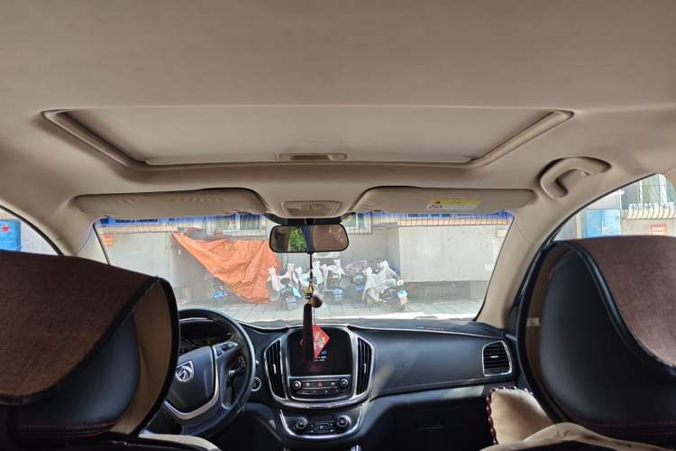 Used Baojun 560 2015 1.8L manual luxury version Headliner
