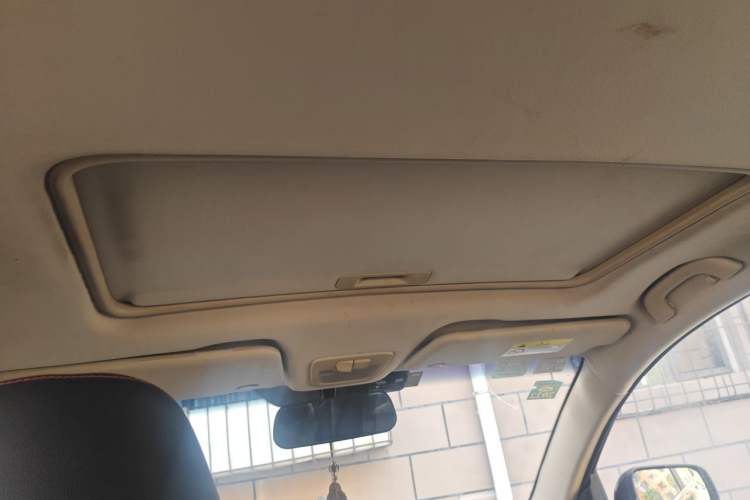 Used Baojun 560 2015 1.8L manual luxury version Headliner