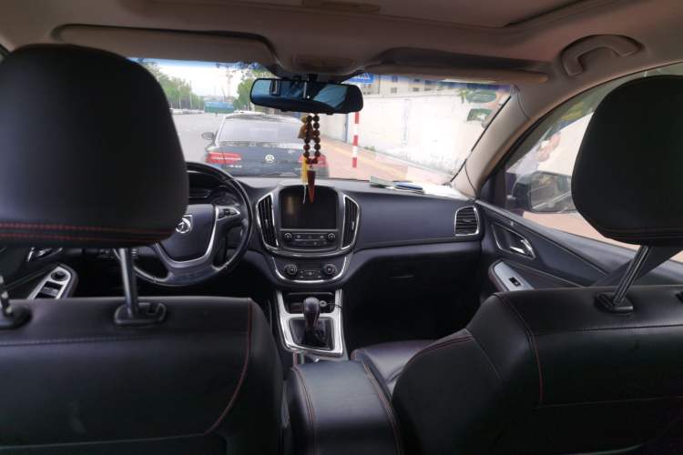 Used Baojun 560 2015 1.8L manual luxury version Headliner