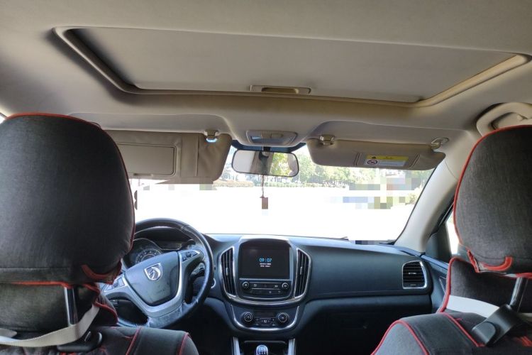 Used Baojun 560 2015 1.8L manual luxury version Headliner