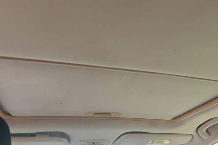 Used Baojun 560 2015 1.8L manual luxury version Headliner