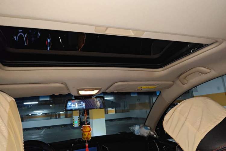 Used Baojun 560 2015 1.8L manual luxury version Headliner