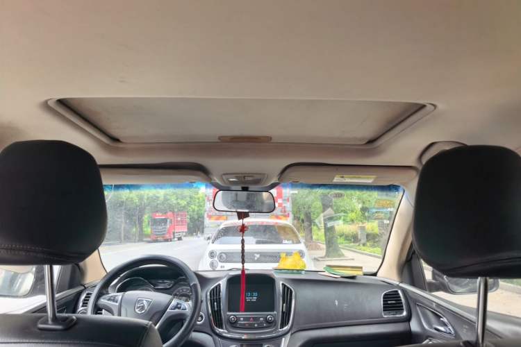 Used Baojun 560 2015 1.8L manual luxury version Headliner