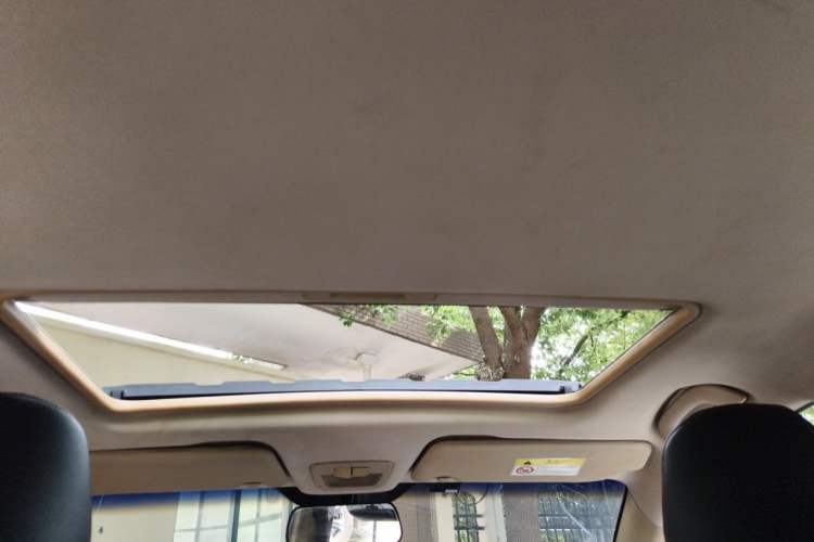 Used Baojun 560 2015 1.8L manual luxury version Headliner