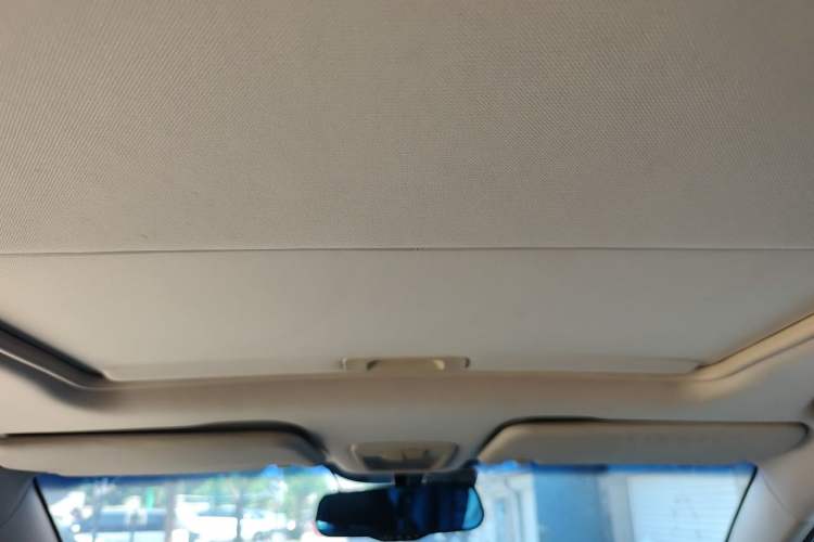Used Baojun 560 2015 1.8L manual luxury version Headliner