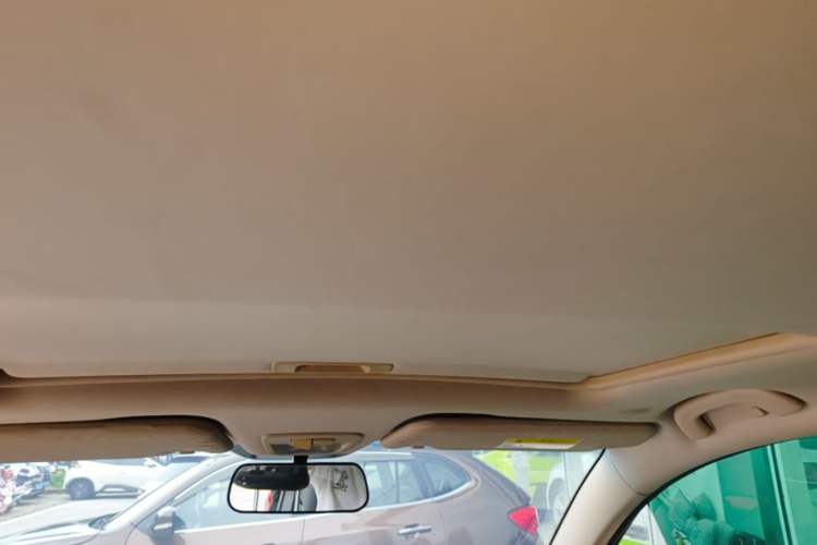 Used Baojun 560 2015 1.8L manual luxury version Headliner
