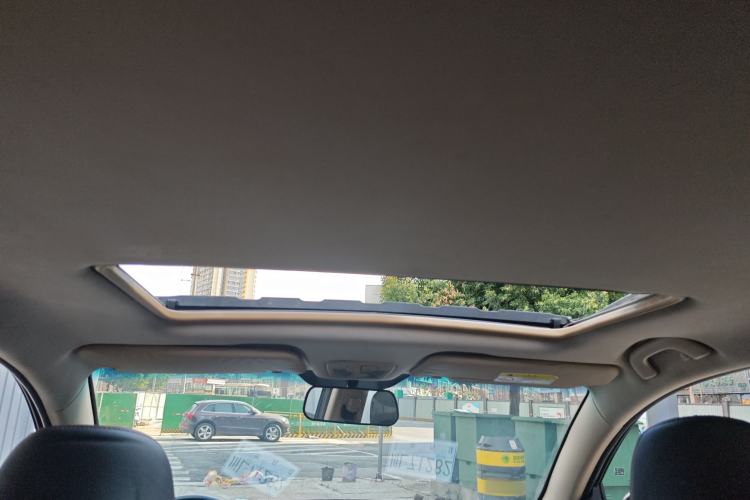 Used Baojun 560 2015 1.8L manual luxury version Headliner