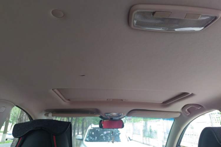 Used Baojun 560 2015 1.8L manual luxury version Headliner