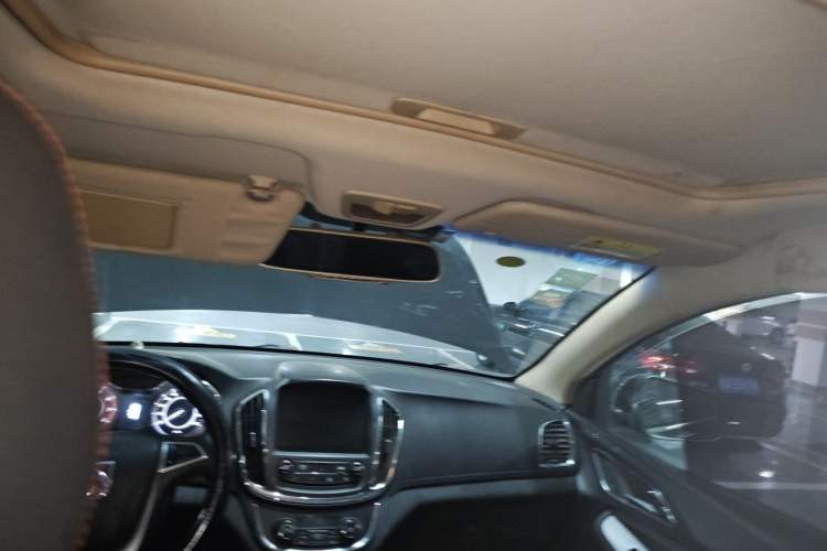 Used Baojun 560 2015 1.8L manual luxury version Headliner