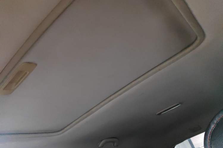 Used Baojun 560 2015 1.8L manual luxury version Headliner