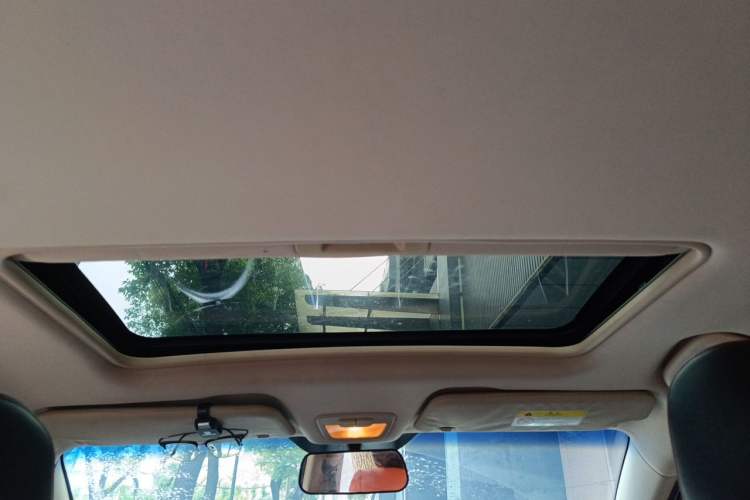 Used Baojun 560 2015 1.8L manual luxury version Headliner