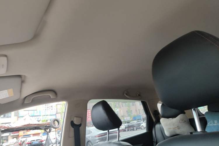 Used Baojun 560 2015 1.8L manual Comfort trim level Headliner