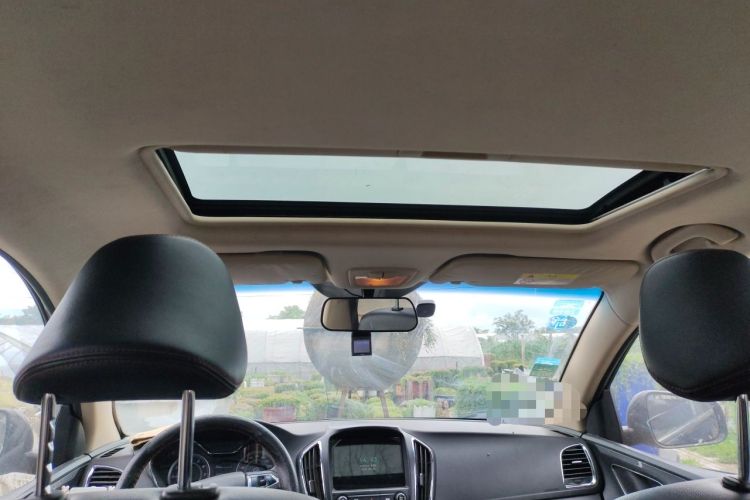Used Baojun 560 2015 1.8L manual luxury version Headliner