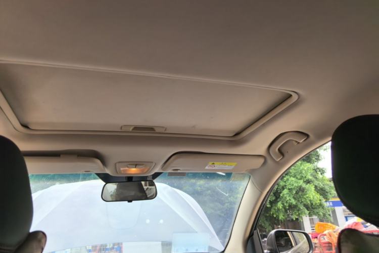 Used Baojun 560 2015 1.8L manual luxury version Headliner