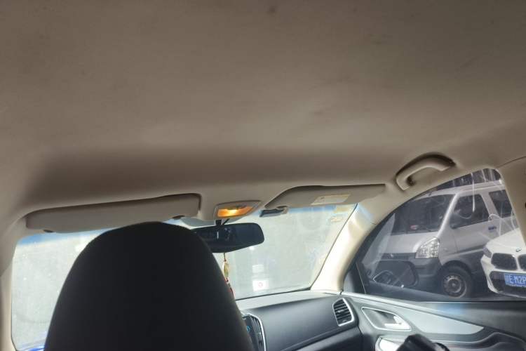 Used Baojun 560 2015 1.8L manual Comfort trim level Headliner