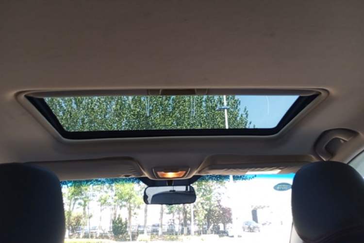 Used Baojun 560 2015 1.8L manual luxury version Headliner