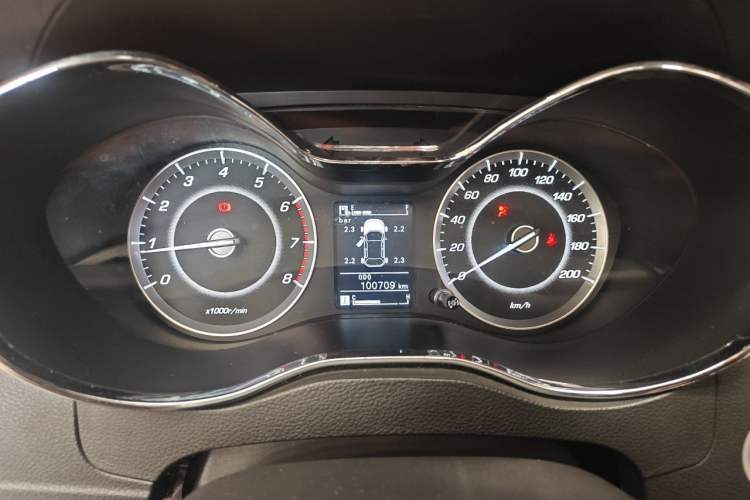Used Baojun 560 2015 1.8L manual luxury version Instrument Cluster