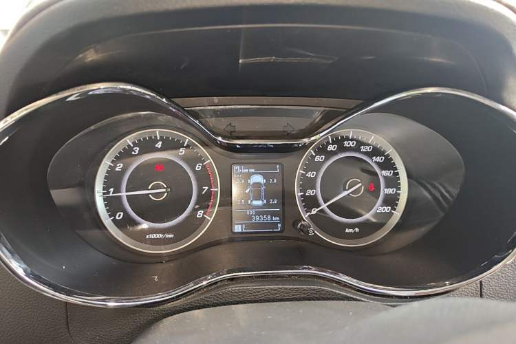 Used Baojun 560 2015 1.8L manual luxury version Instrument Cluster