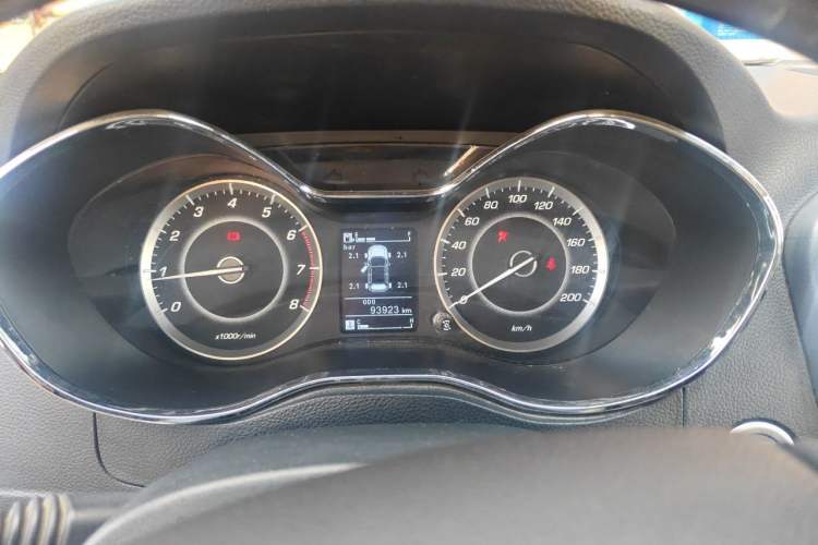 Used Baojun 560 2015 1.8L manual luxury version Instrument Cluster