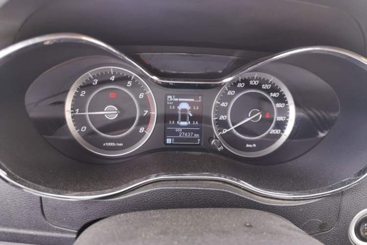 Used Baojun 560 2015 1.8L manual luxury version Instrument Cluster