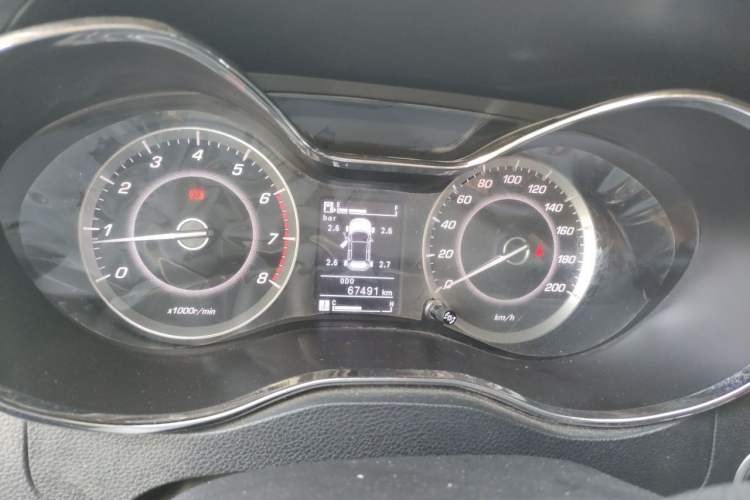 Used Baojun 560 2015 1.8L manual luxury version Instrument Cluster