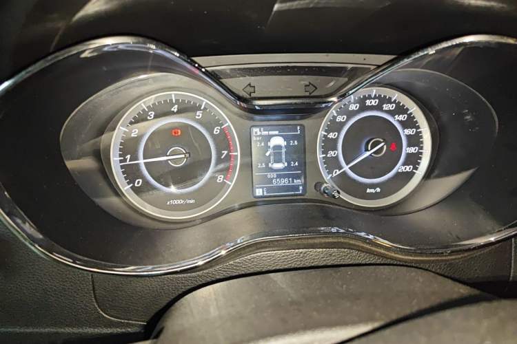 Used Baojun 560 2015 1.8L manual luxury version Instrument Cluster