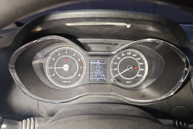 Used Baojun 560 2015 1.8L manual Comfort trim level Instrument Cluster