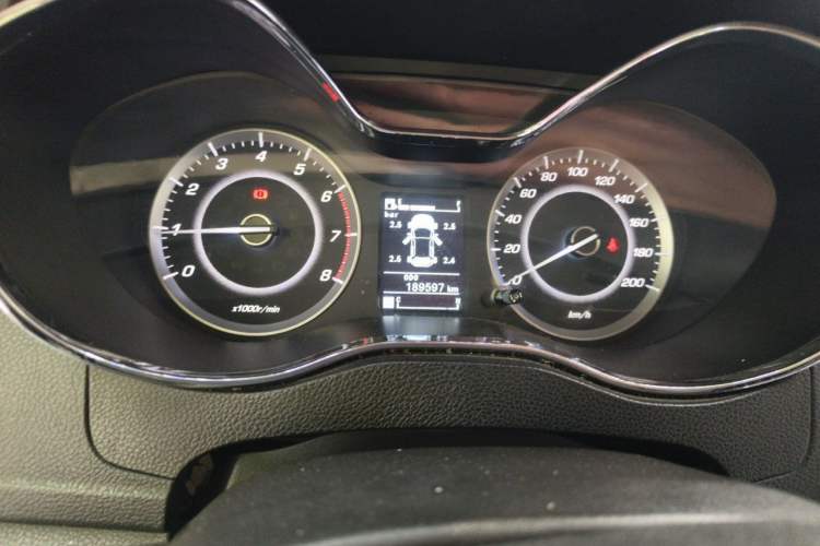 Used Baojun 560 2015 1.8L manual luxury version Instrument Cluster