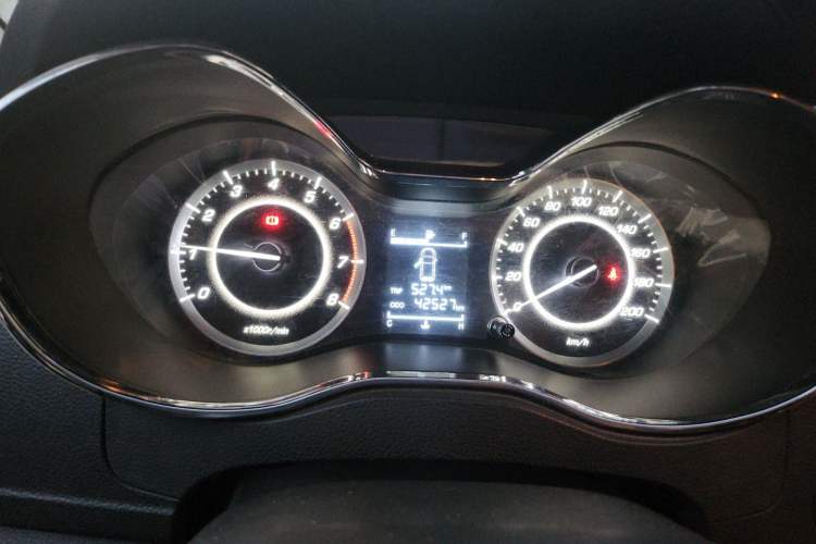 Used Baojun 560 2015 1.8L manual Comfort trim level Instrument Cluster
