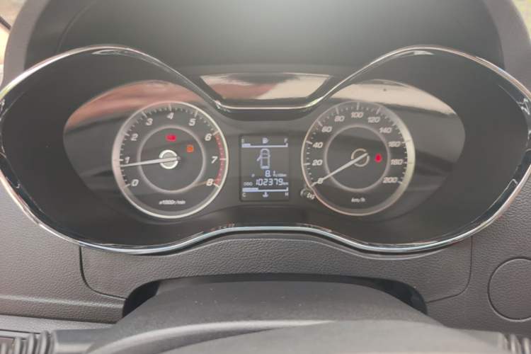 Used Baojun 560 2015 1.8L manual Comfort trim level Instrument Cluster