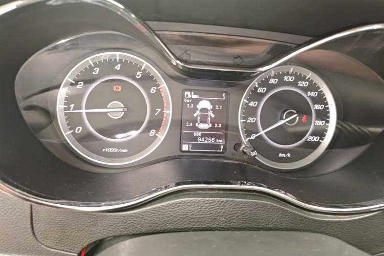 Used Baojun 560 2015 1.8L manual luxury version Instrument Cluster
