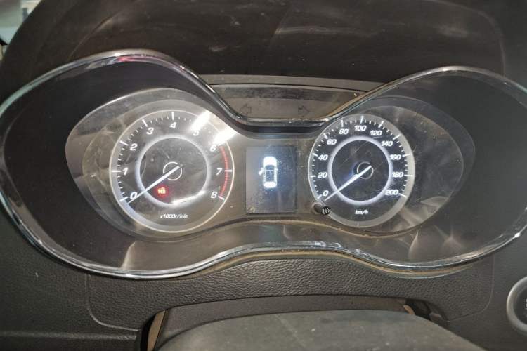 Used Baojun 560 2015 1.8L manual luxury version Instrument Cluster