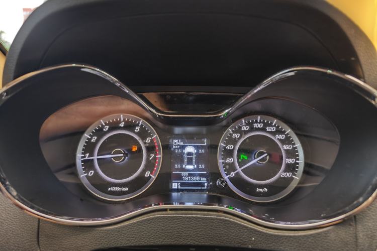 Used Baojun 560 2015 1.8L manual luxury version Instrument Cluster