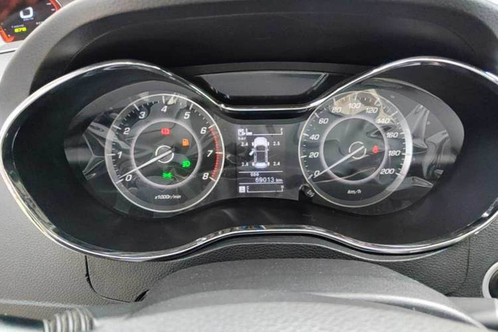 Used Baojun 560 2015 1.8L manual luxury version Instrument Cluster