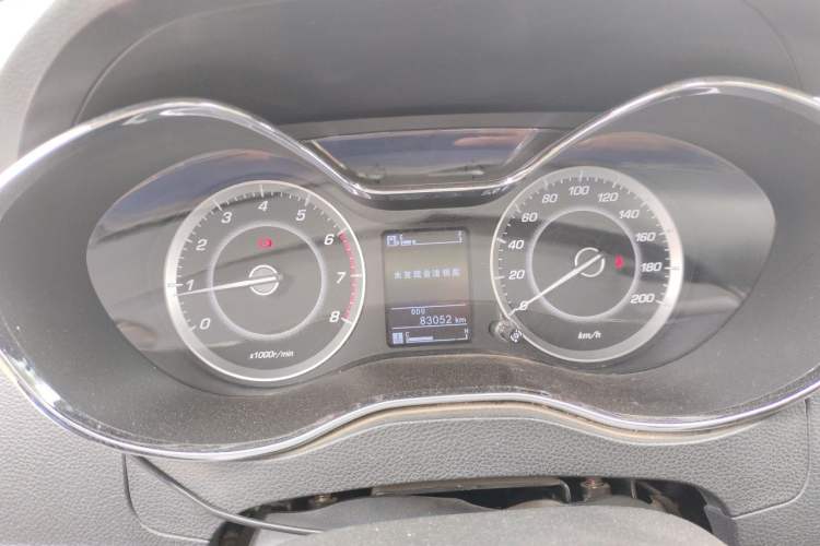 Used Baojun 560 2015 1.8L manual luxury version Instrument Cluster